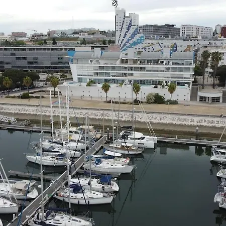 Vacations In A Sailboat * Lissabon