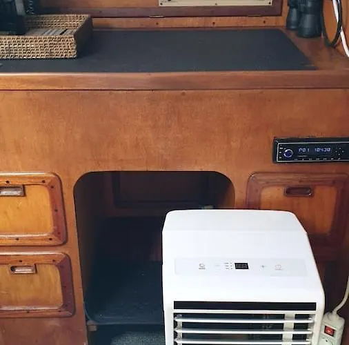 Vacations In A Sailboat * Lissabon