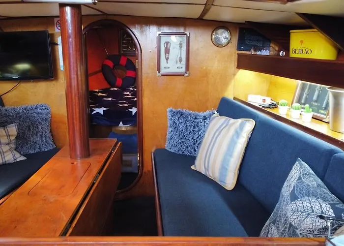 Botel Vacations In A Sailboat Lissabon