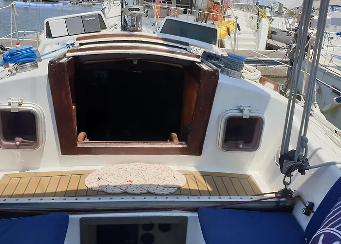 Botel Vacations In A Sailboat Lissabon