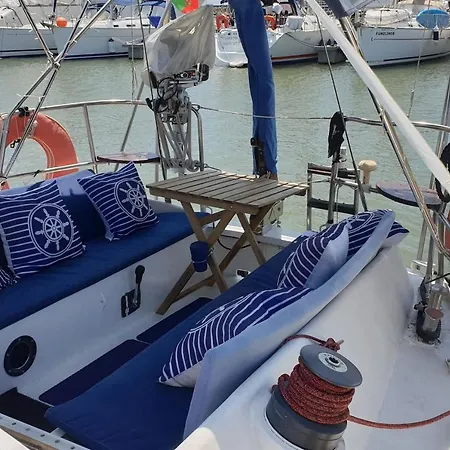 Vacations In A Sailboat Lizbona