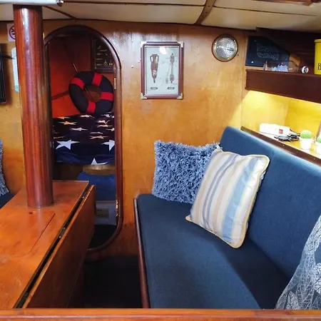 船上ホテル Vacations In A Sailboat リスボン