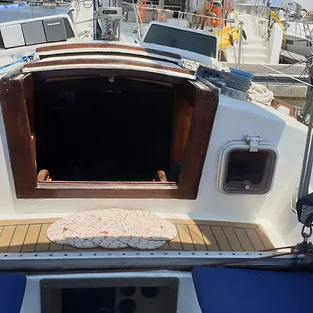 Botel Vacations In A Sailboat Lissabon