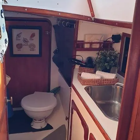 Vacations In A Sailboat 船上ホテル リスボン