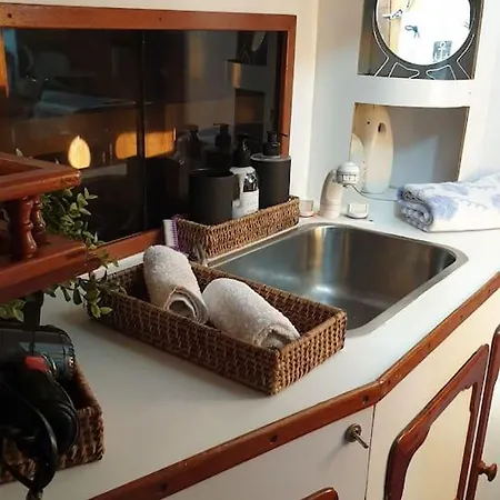 船上ホテル Vacations In A Sailboat *