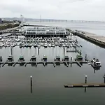 Vacations In A Sailboat Ботель *