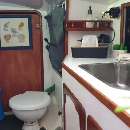 Vacations In A Sailboat 보트호텔